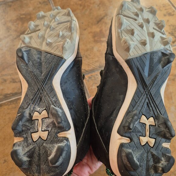 Youth Size 5.5 Under Armour Baseball Cleats - Picture 3 of 4